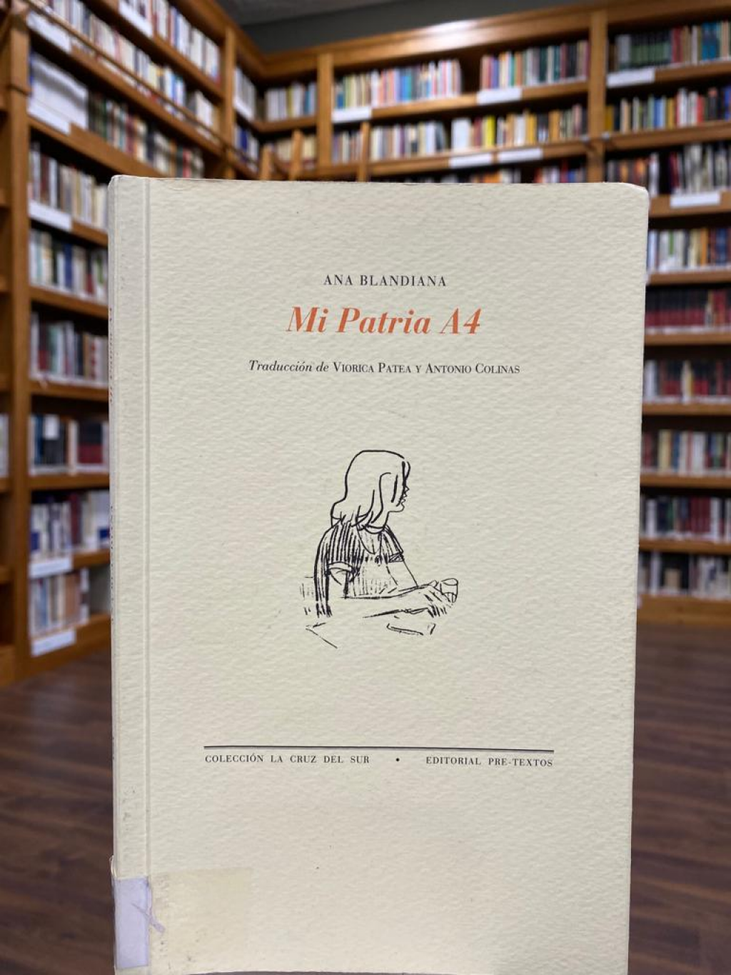 Biblioteca ICR Madrid vă recomandă: „Patria mea A4” de Ana Blandiana  (ediție bilingvă)